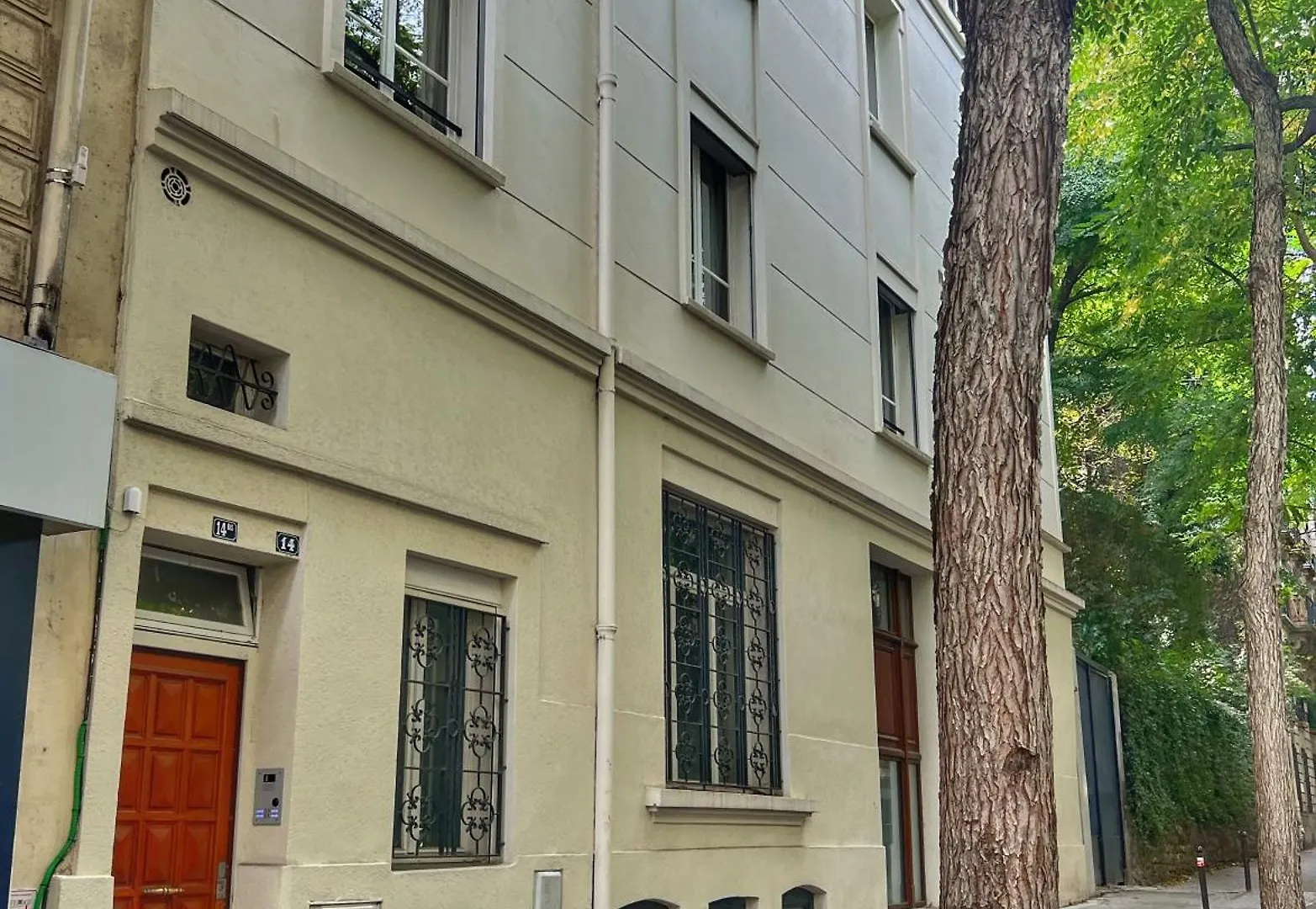 ホームステイ Buttes Chaumont Buttes Chaumont *