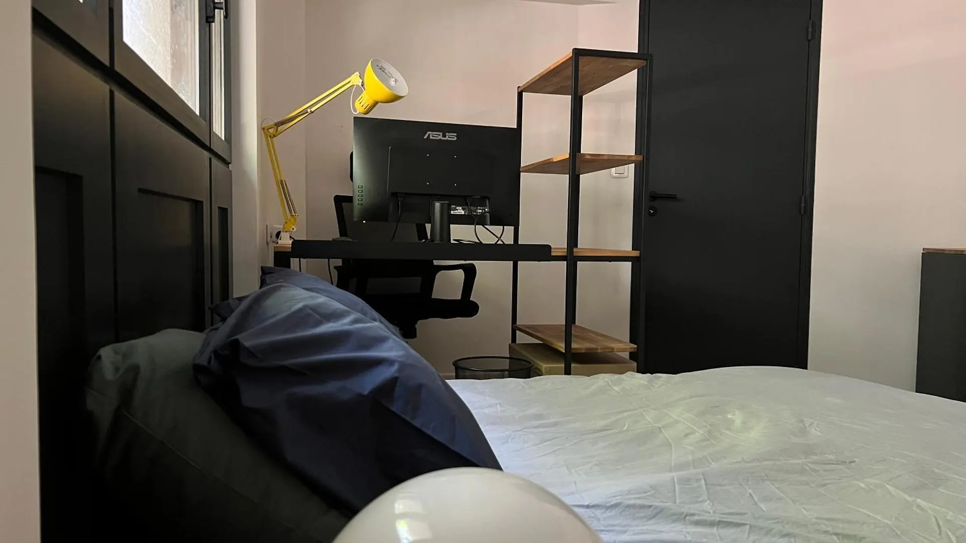 Buttes Chaumont Buttes Chaumont Homestay